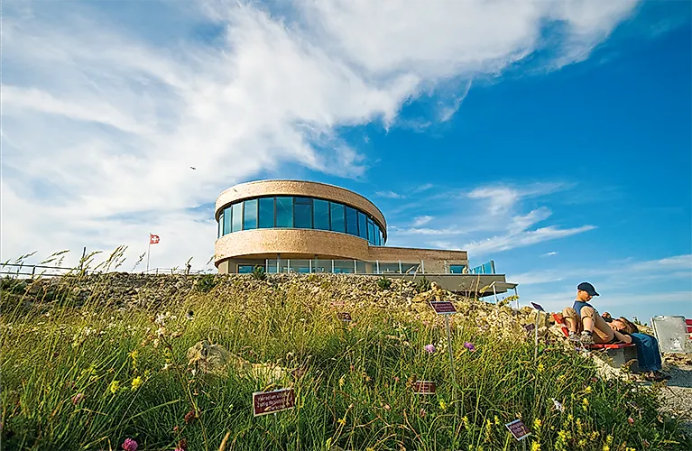Das Drehrestaurant Hoher Kasten in Brülisau im Sommer 