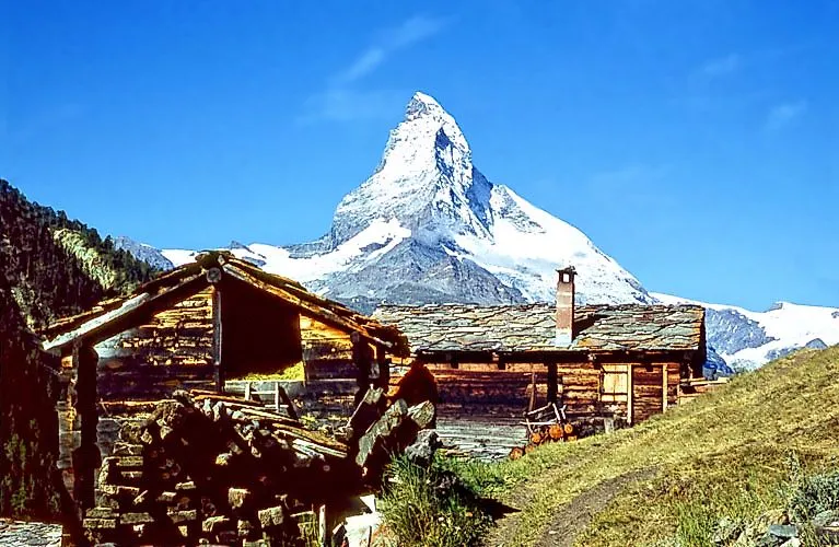 Almhütten in Zermatt mit beeindruckendem Blick auf das Matterhorn