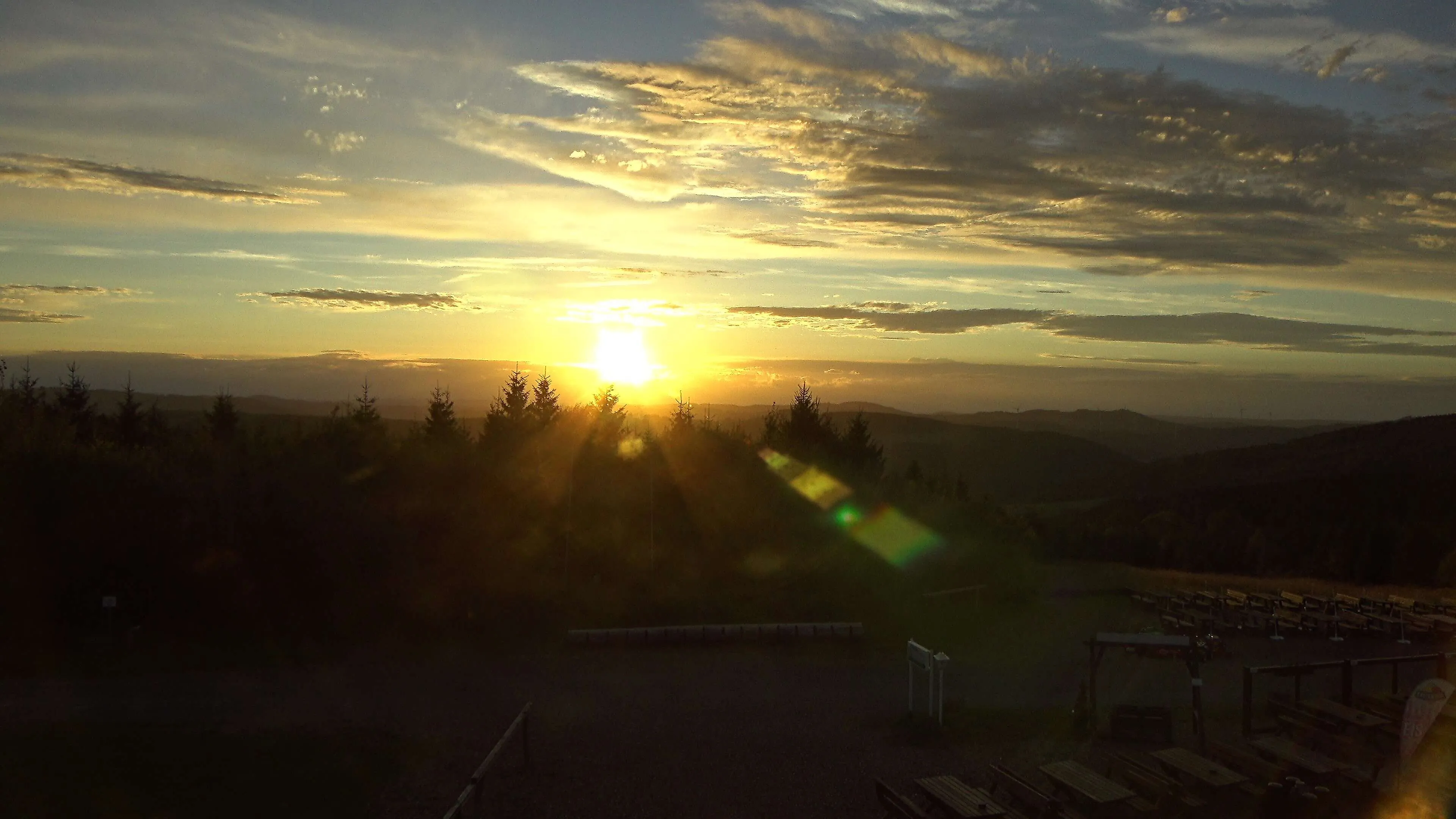 Sonnenuntergang auf der Hochheide im Sommer, aufgenommen mit der feratel Webcam in Niedersfeld