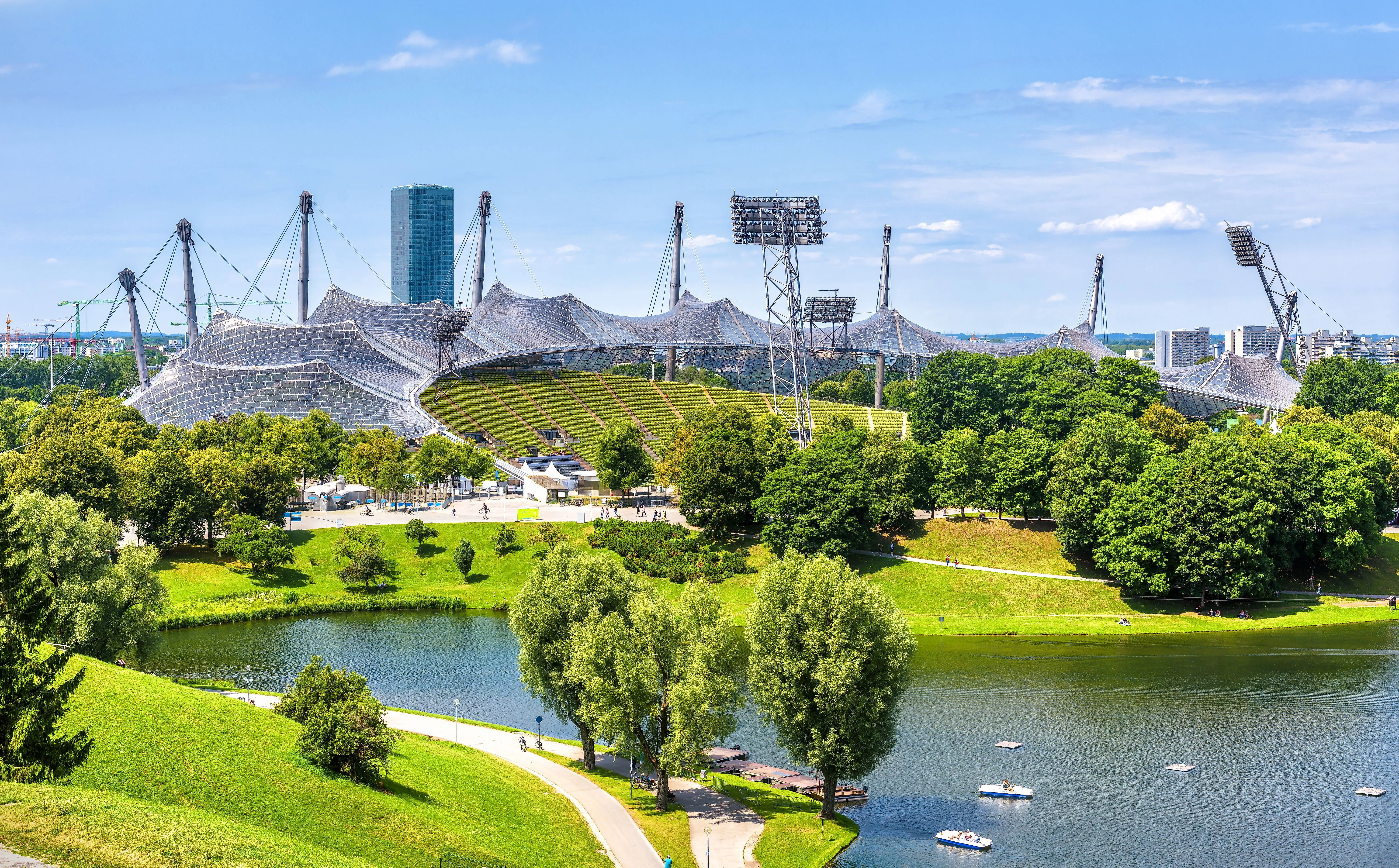 Blick auf das Olympiastadion im Olympiapark in München