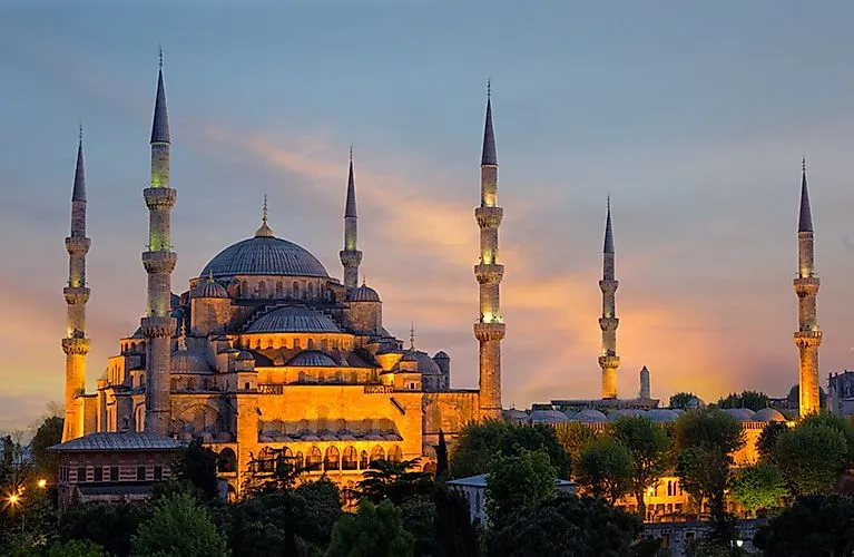Sultan-Ahmed-Moschee in Istanbul bei Sonnenuntergang