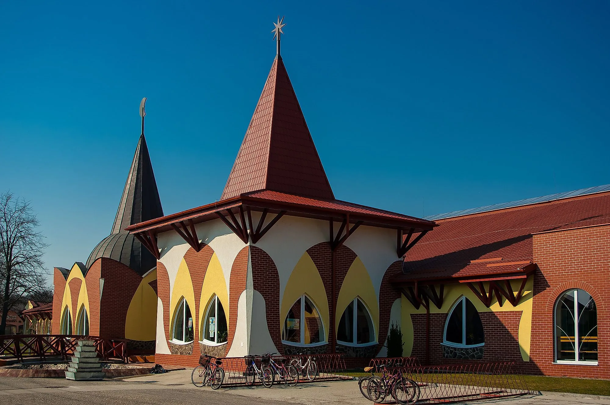 Thermalbad Velky Meder in der Slowakei mit moderner Architektur