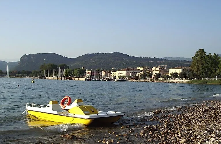 Sommer in Bardolino - Tretbootfahren am Gardasee